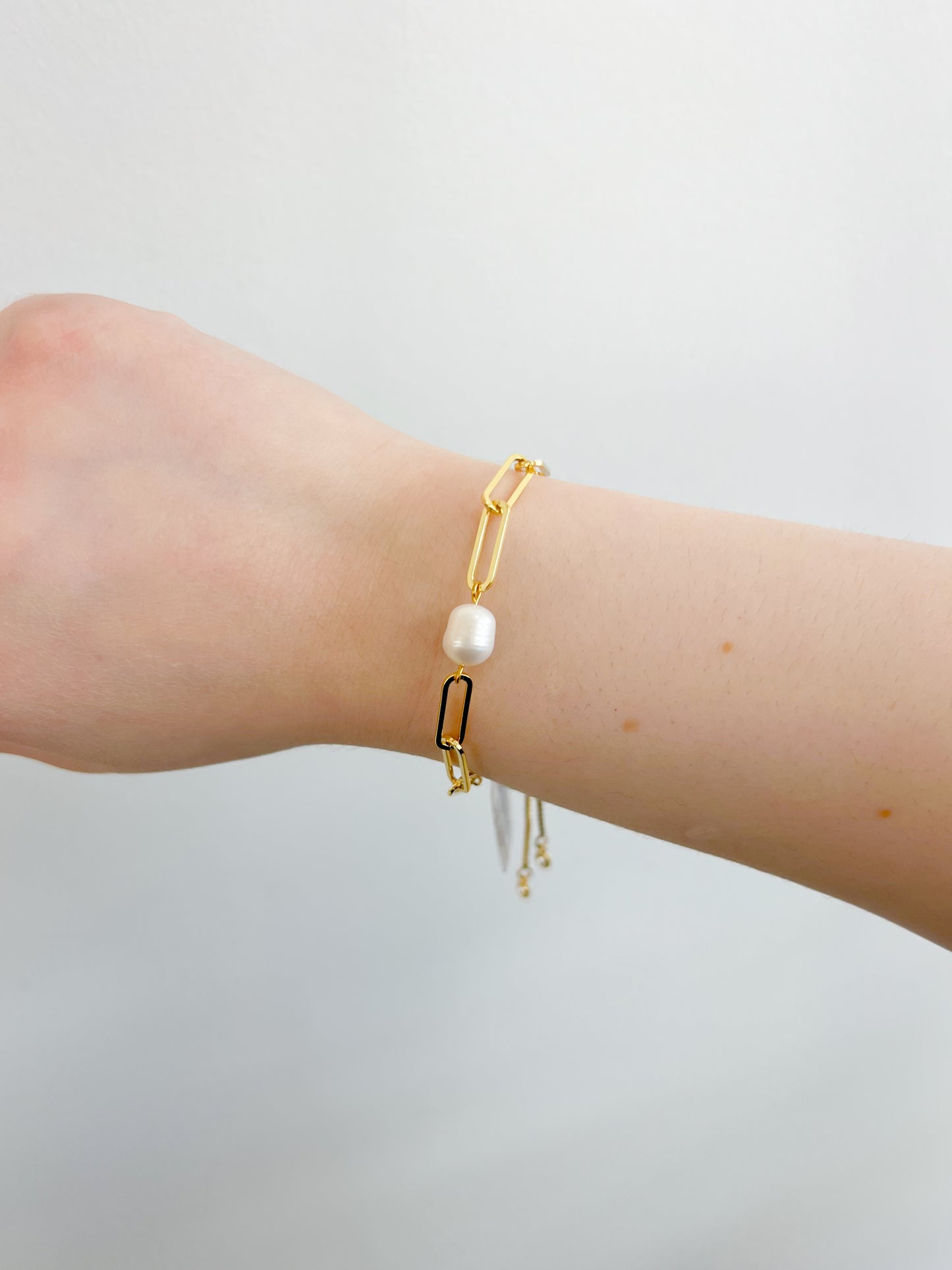 Delicate Large Pearl Pulley Bracelet