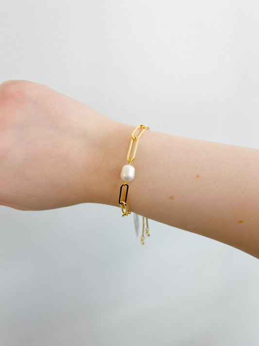 Delicate Large Pearl Pulley Bracelet