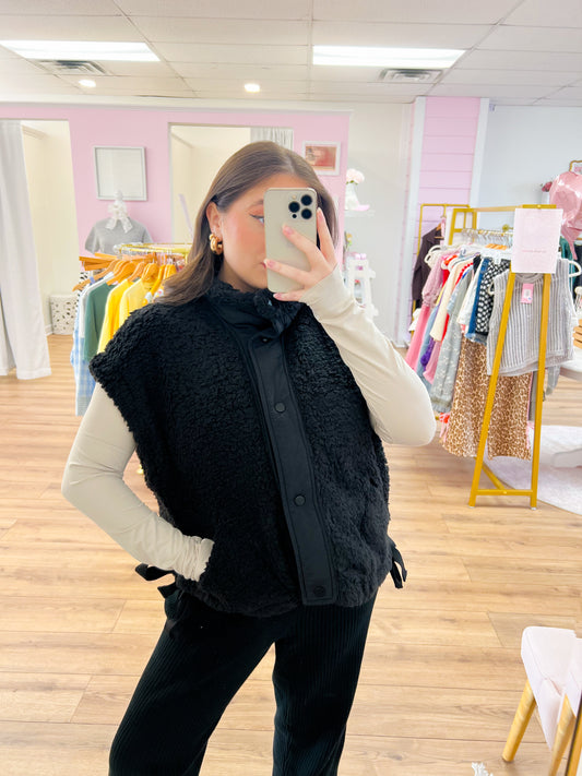 Sherpa Vest- Black